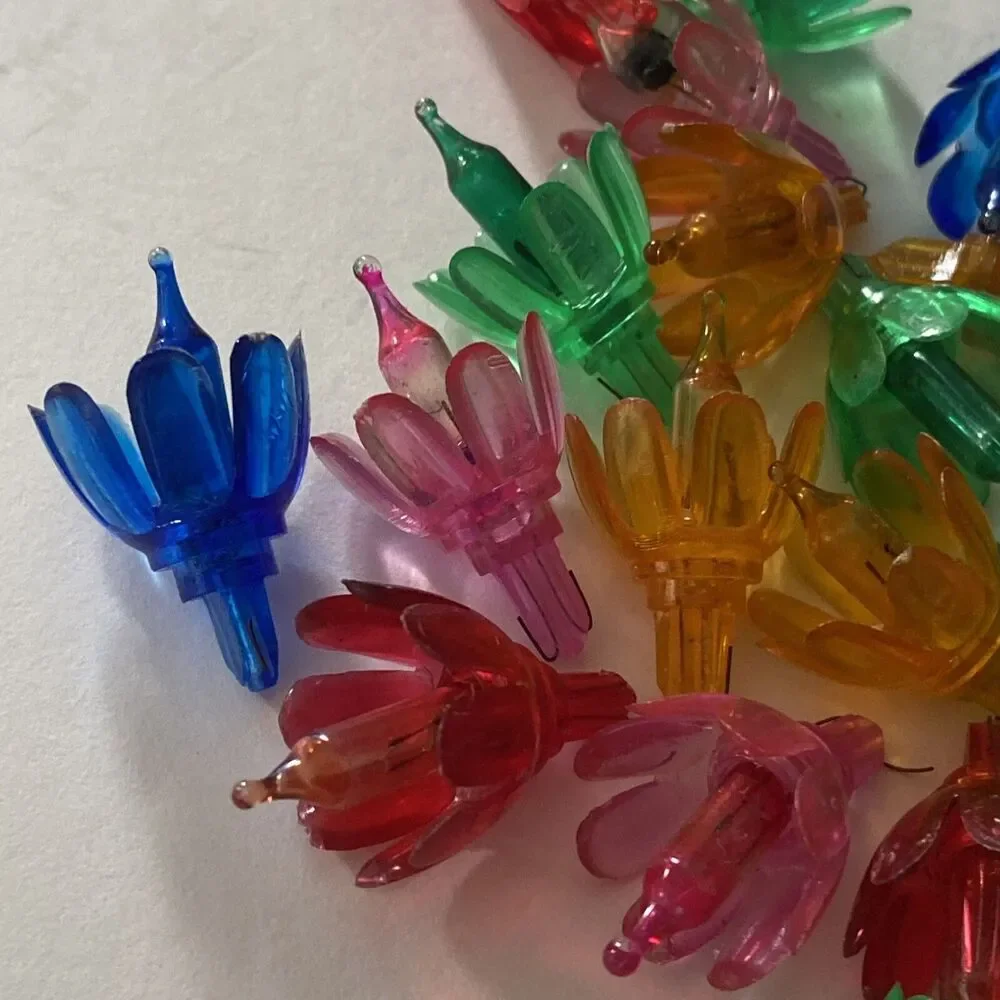 Christmas Floral Petal Plastic Light Covers (34) Reflectors w/ Bulbs Vintage